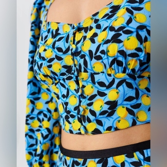 Diane Von Furstenberg Dover Cropped Lemon Print Crepe Top in Blue Size 4 NWT! - Picture 12 of 12